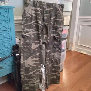 Wrangler jeans Co. Cargo pants camo green and black size 34x30 men's